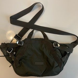 Athleta Excursion Crossbody Waistbag in Army Green
